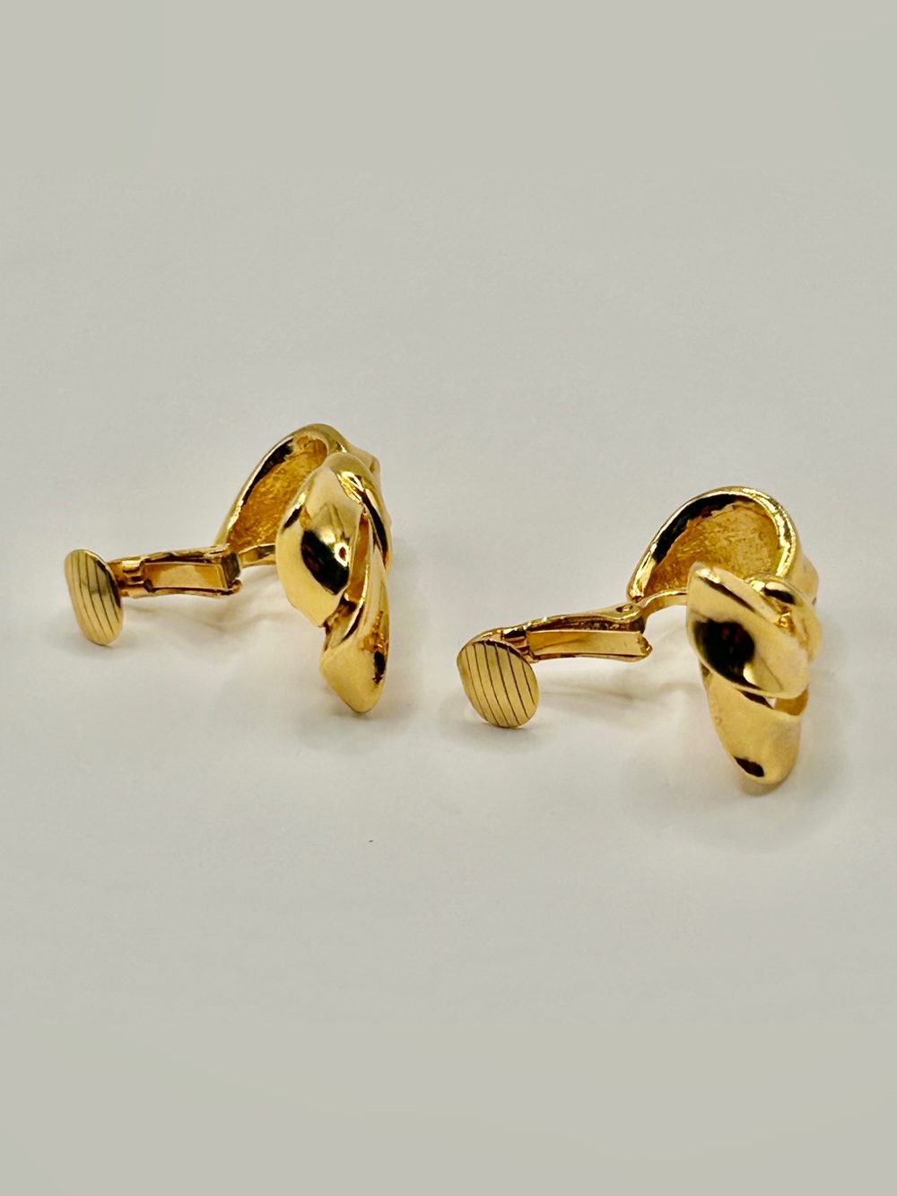 Vintage Avon Polished Gold-Plated Ribbon Knot Clip-On Earrings - Picture 6 of 10